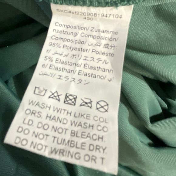 Faeriesty Elegant Green Velvet Maxi Tiered A Line Plus Size Dress - Picture 13 of 16